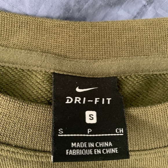 Cropped Nike dry-fit sweater - Picture 2 of 4